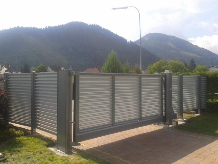Zäune aus Metall Gartenzäune günstig kaufen Zaunsysteme für Privat